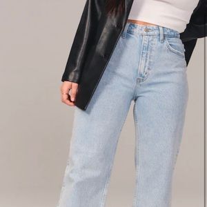 Abercrombie & Fitch Curve Love The 90’s Relaxed Jean 27/4R